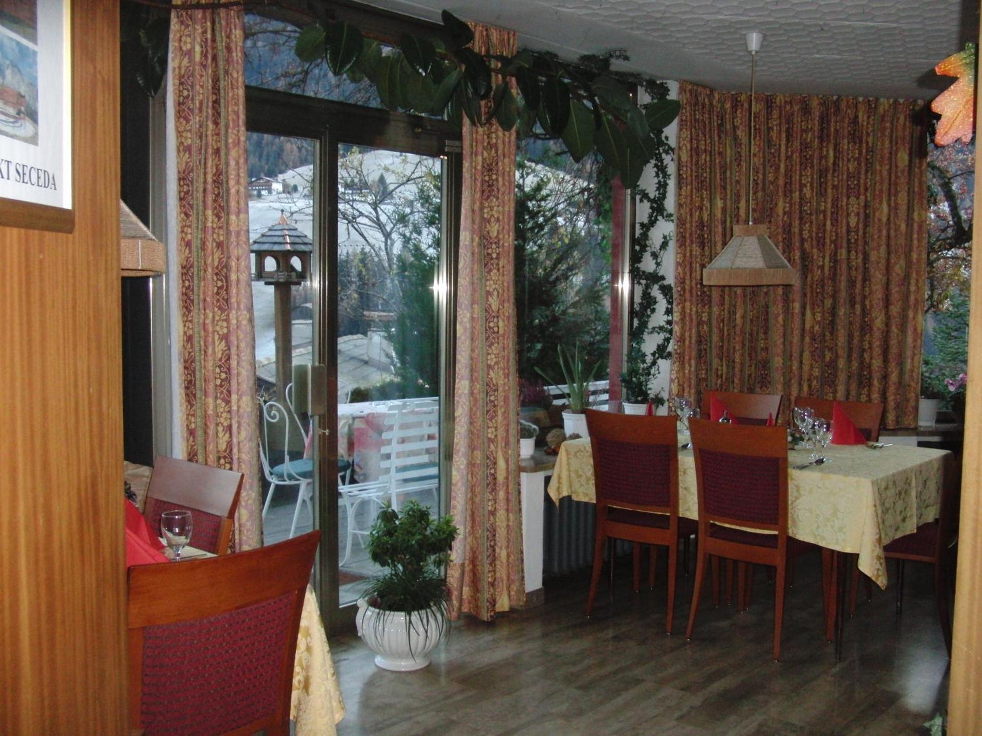 Hotel Villa Emilia Ortisei Exterior photo